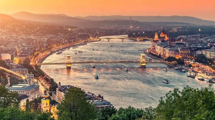 Felszolgáló Pincér állás Budapest - Orsi