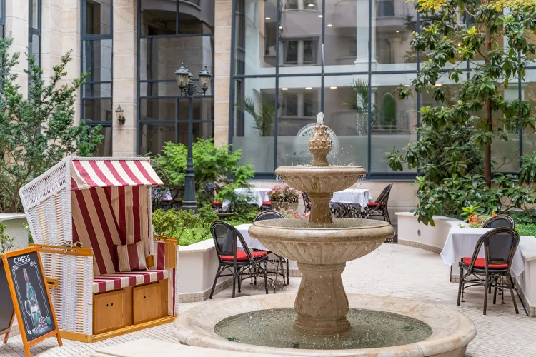 Chess Budapest munkahelyi fotója - Felszolgáló Pincér állás Budapest (Kép 1)