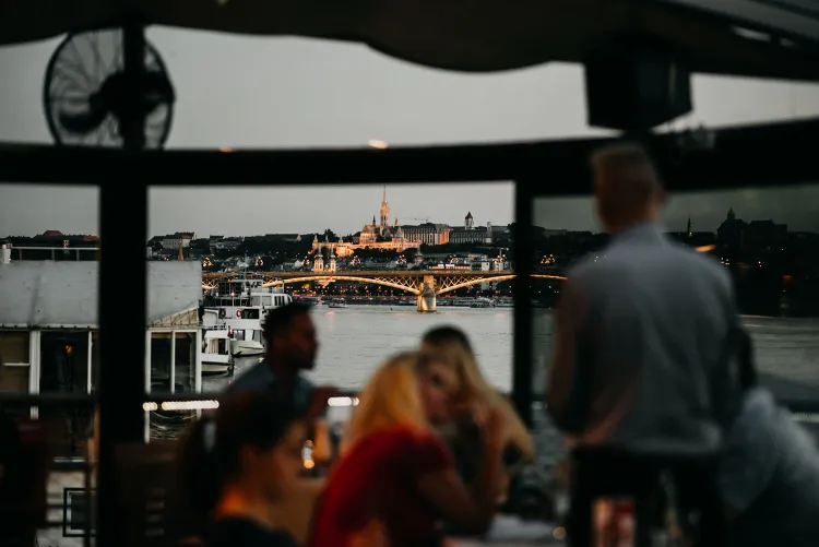 Vogue állóhajó étterem munkahelyi fotója - Mosogató állás Budapest (Kép 2)