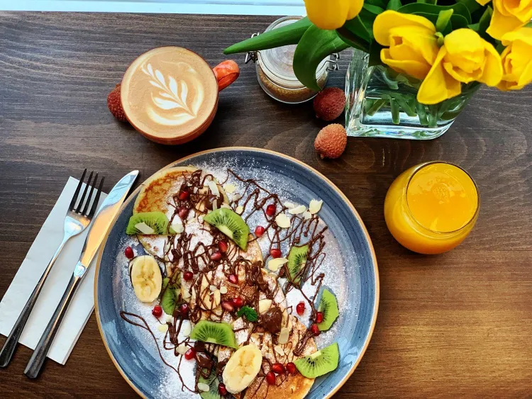 Briós munkahelyi fotója - Felszolgáló Pincér állás Budapest (Kép 2)