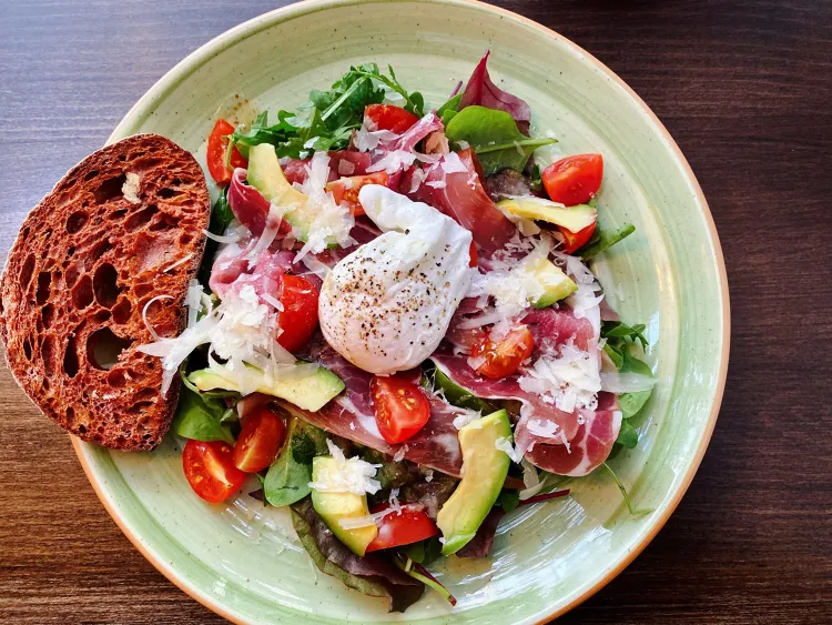 Briós munkahelyi fotója - Felszolgáló Pincér állás Budapest (Kép 3)