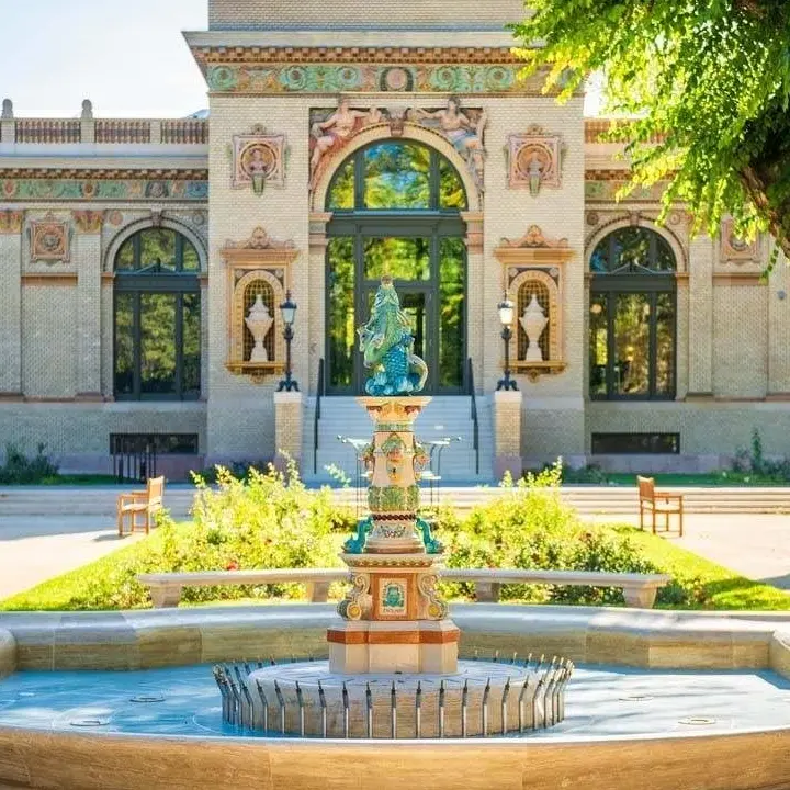 Millennium Kávéház logója