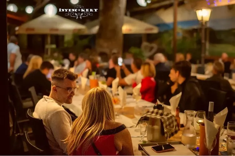 Edina munkahelyi fotója - Fekete mosogató állás Budapest (Kép 3)