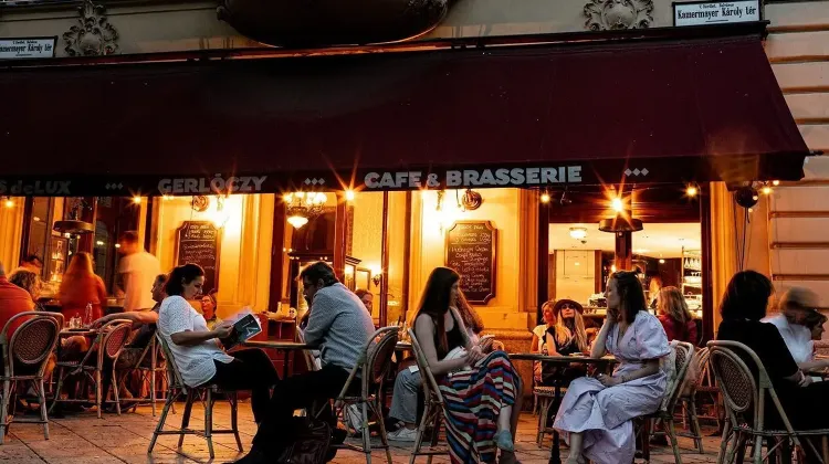 Báros állás Budapest - Gerlóczy kávéház
