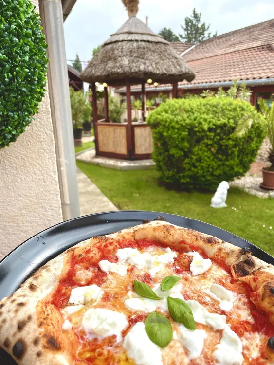 Pizza 'O Sole Mio munkahelyi fotója - Pizza szakács állás Budapest (Kép 1)