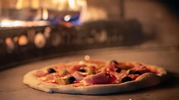 Felszolgáló Pincér állás Veresegyház - Trattoria al Forno