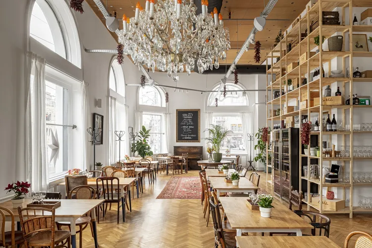 Szaletly munkahelyi fotója - Fekete mosogató állás Budapest (Kép 1)