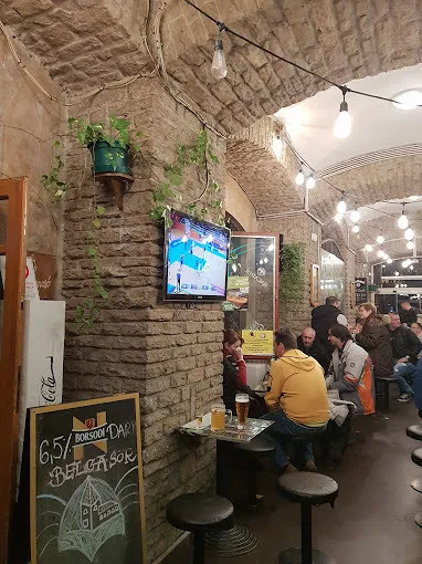Zöld kancsó munkahelyi fotója - Pultos állás Budapest (Kép 3)