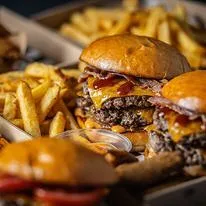 Zing Burger Mompark munkahelyi fotója - Szakács állás Budapest (Kép 1)