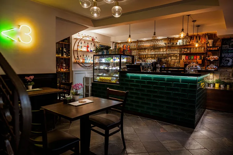 Briós munkahelyi fotója - Felszolgáló Pincér állás Budapest (Kép 1)