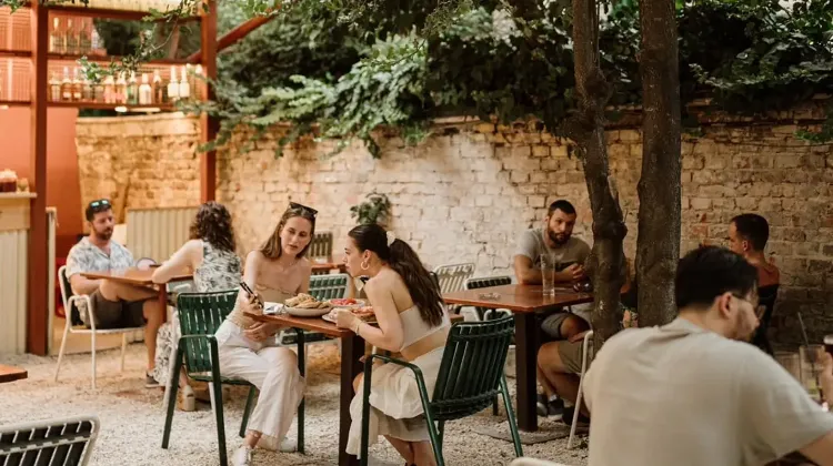 Felszolgáló Pincér állás Budapest - Zappi