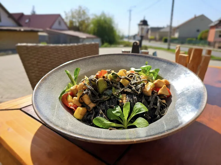 Vörös munkahelyi fotója - Szakács állás Zomba (Kép 1)