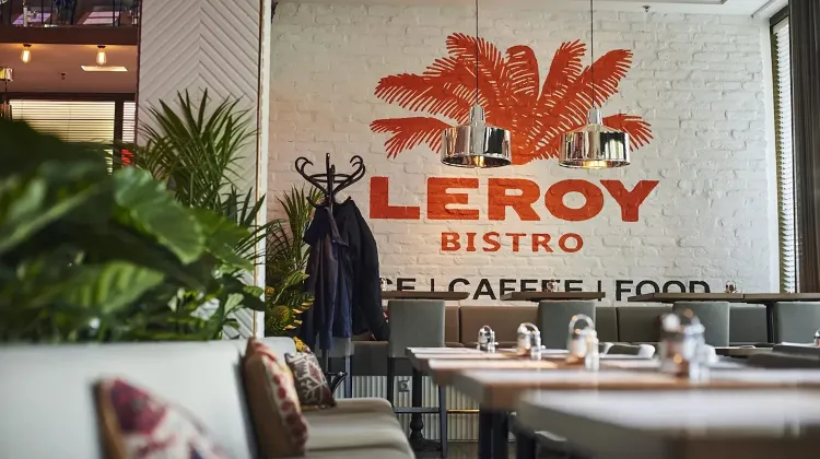 Felszolgáló Pincér állás Budapest - Mom Leroy