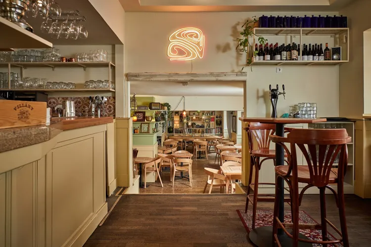 Babka Budapest munkahelyi fotója - Hostess állás Budapest (Kép 3)