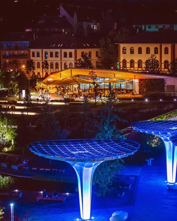 Budai helyek munkahelyi fotója - Hostess állás Budapest (Kép 3)