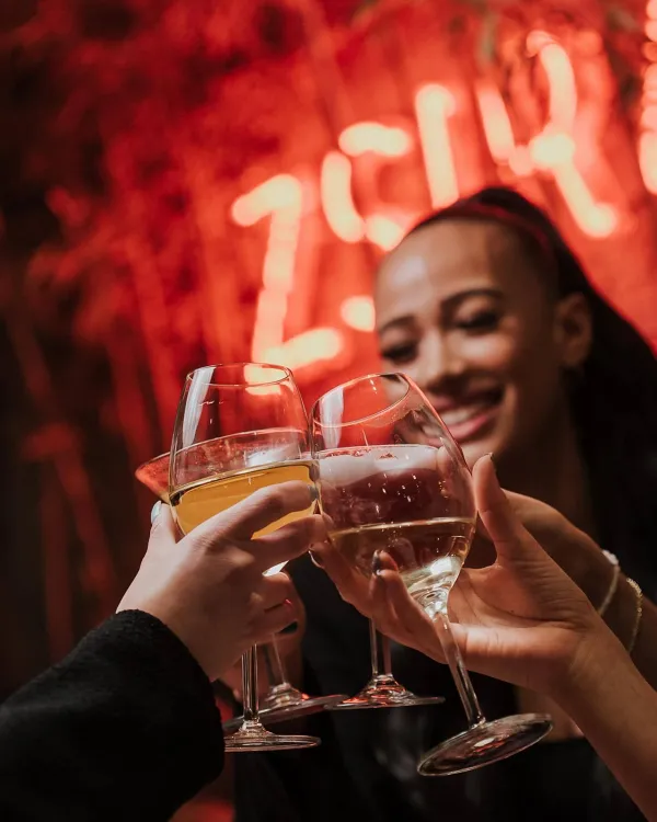 Budai helyek munkahelyi fotója - Bártender állás Budapest (Kép 2)