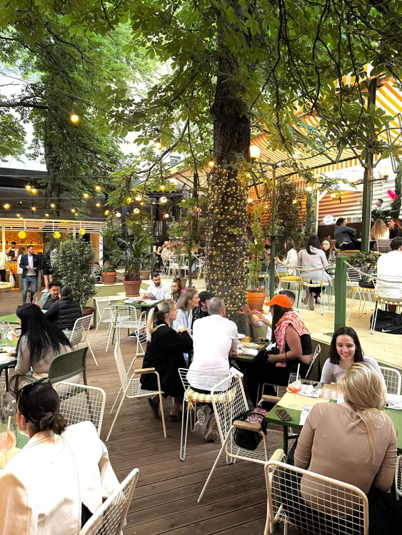 Budai helyek munkahelyi fotója - Manager állás Budapest (Kép 2)