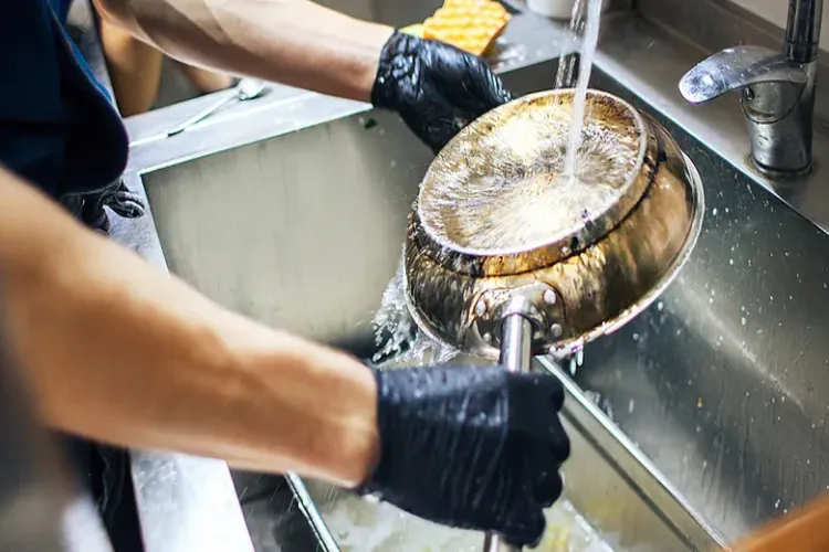 BUD Bistro munkahelyi fotója - Fekete mosogató állás Budapest (Kép 1)