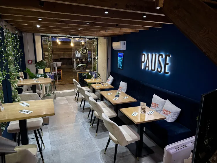 PAUSE Cafe & Bar munkahelyi fotója - Hostess állás Budapest (Kép 2)