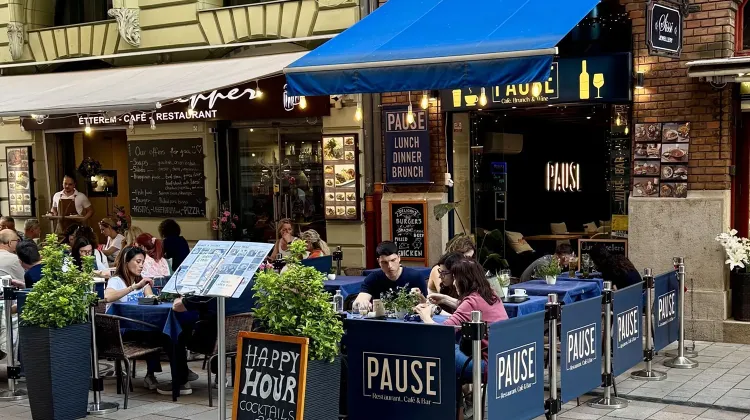 Pultos állás Budapest - PAUSE Cafe & Bar