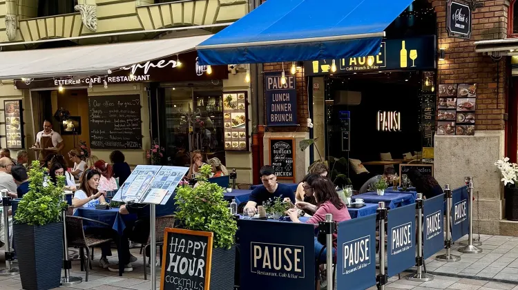 Hostess állás Budapest - PAUSE Cafe & Bar