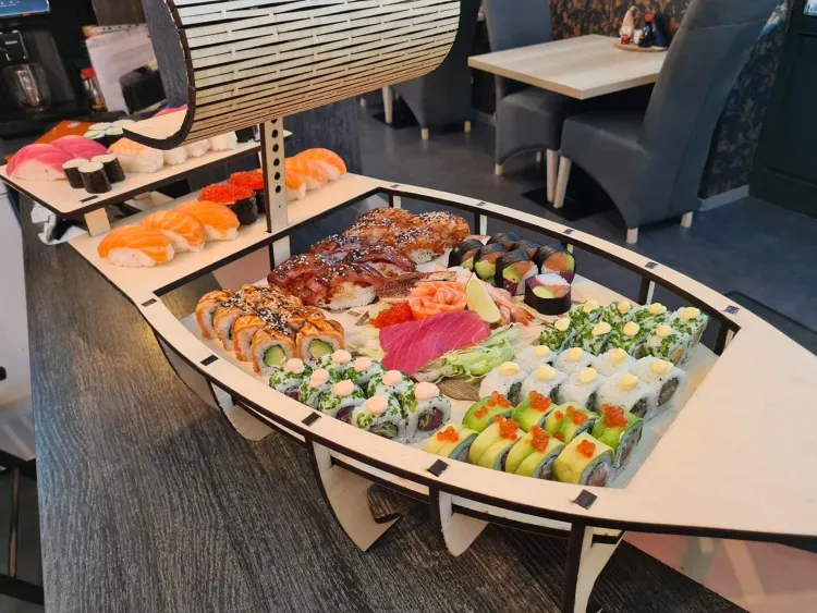 Na-ga sushi&wok bar munkahelyi fotója - Tanuló szakács állás Fót (Kép 3)