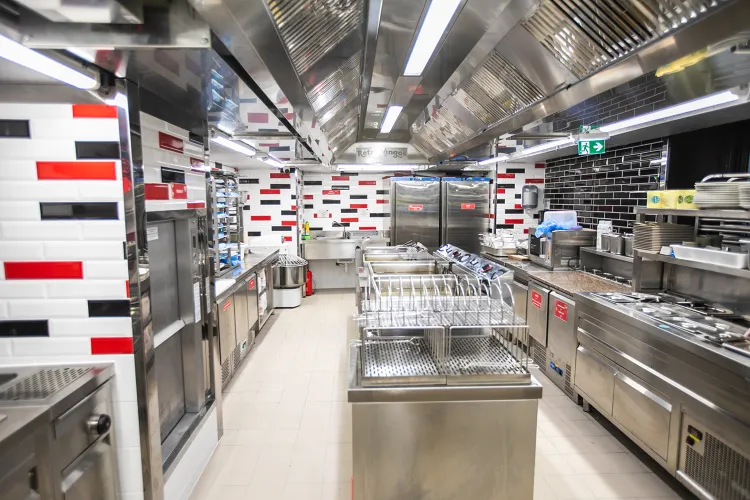 Retro lángos Budapest munkahelyi fotója - Manager állás Budapest (Kép 1)