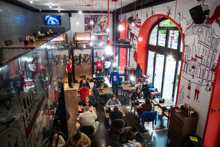 Retro lángos Budapest munkahelyi fotója - Manager állás Budapest (Kép 3)