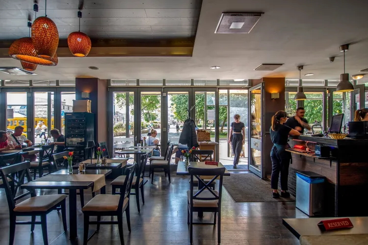 Capri Zugló Kft. munkahelyi fotója - Hostess állás Budapest (Kép 3)