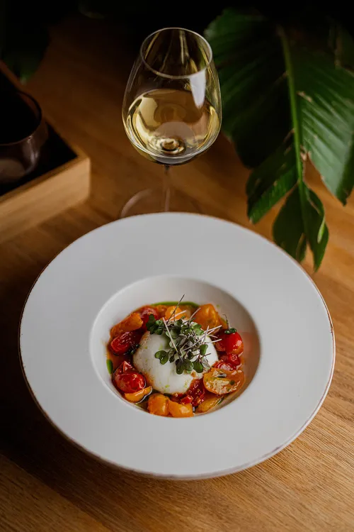 Oinos WineBar&Bistrot munkahelyi fotója - Reggeliztető szakács állás Budapest (Kép 2)
