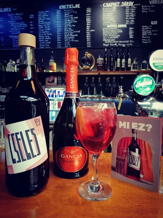 A Grund munkahelyi fotója - Poharas állás Budapest (Kép 1)