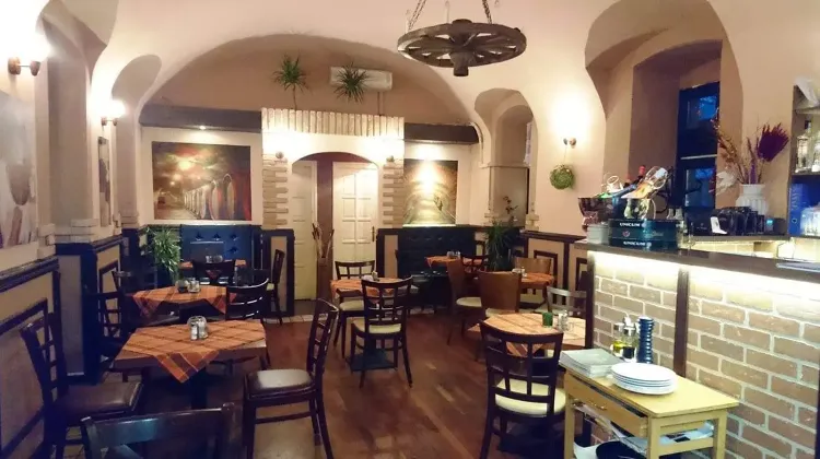 Felszolgáló Pincér állás Budapest - Vanessza