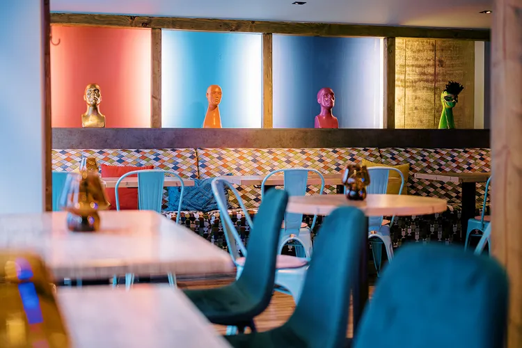 Color Bar Budapest munkahelyi fotója - Pultos állás Budapest (Kép 2)