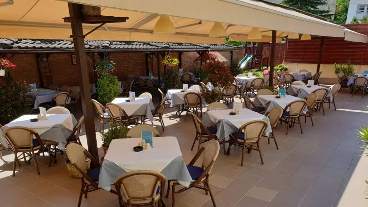 Full House étterem munkahelyi fotója - Mosogató állás Budapest (Kép 2)