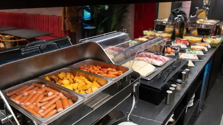 Reggeliztető szakács állás Budapest - Hotel Mika