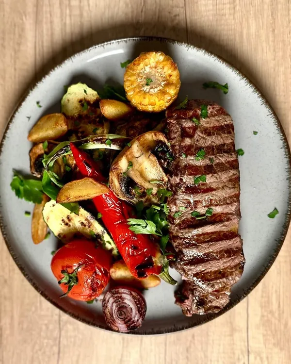 YUGO RESTO BAR munkahelyi fotója - Segédfelszolgáló állás Budapest (Kép 2)