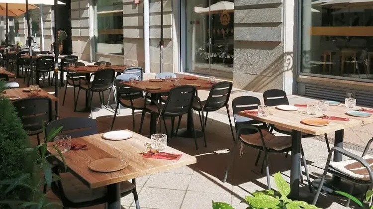 Felszolgáló Pincér állás Budapest - Mozata