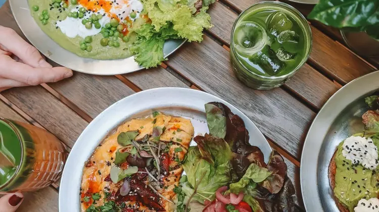 Reggeliztető szakács állás Budapest - fekete