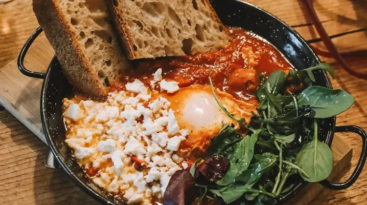 Reggeliztető szakács állás Budaörs - fekete