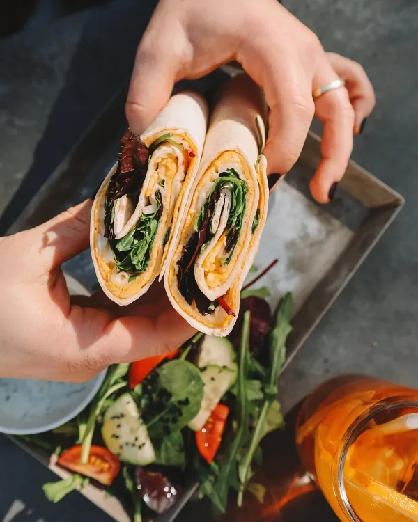 fekete munkahelyi fotója - Reggeliztető szakács állás Budaörs (Kép 1)