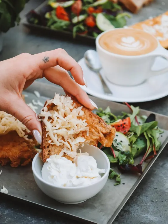 fekete munkahelyi fotója - Reggeliztető szakács állás Budaörs (Kép 3)