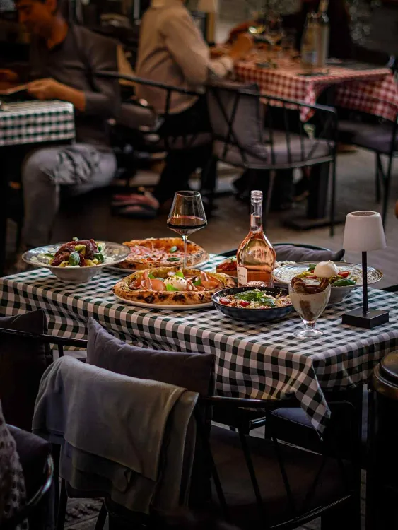 Gusto Napoletano munkahelyi fotója - Felszolgáló Pincér állás Budapest (Kép 2)