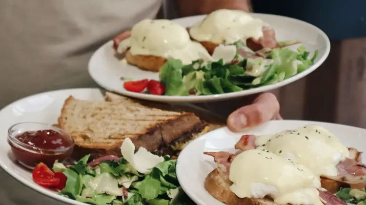 Reggeliztető szakács állás Biatorbágy - Peron Cafe Biatorbágy