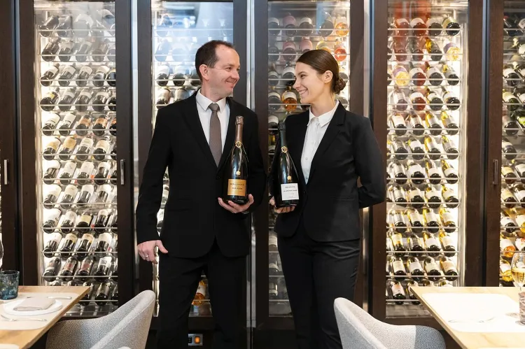 Costes Group munkahelyi fotója - Segédfelszolgáló állás Budapest (Kép 1)