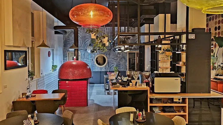 Felszolgáló Pincér állás Budapest - Studio Pizza  Napoli