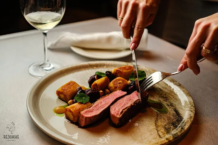 Rézkakas FineBistro munkahelyi fotója - Konyhai kisegítő állás Budapest (Kép 1)