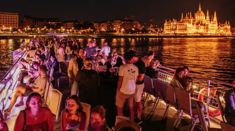 Manager állás Budapest - Floating Lotus Cruises