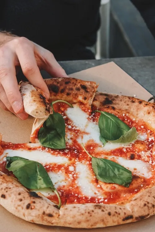 fekete munkahelyi fotója - Pizza szakács állás Budaörs (Kép 2)