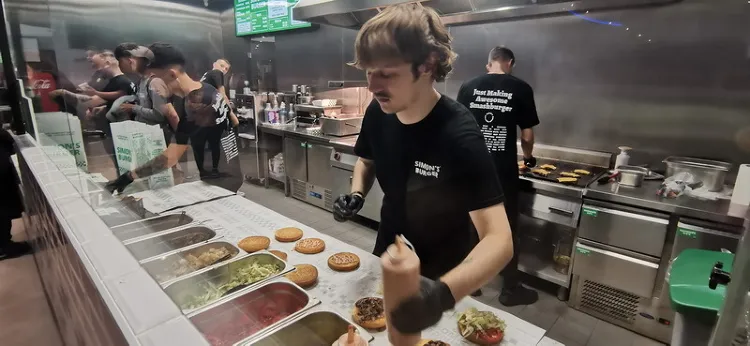 Simon' s Burger munkahelyi fotója - Egyéb szakember állás Budapest (Kép 2)
