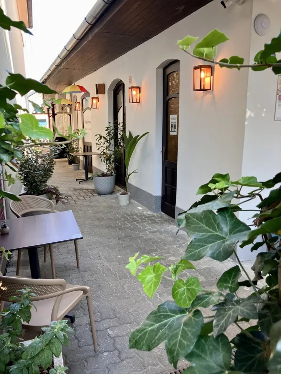 Cafe Brunch Budapest munkahelyi fotója - Konyhai kisegítő állás Szentendre (Kép 3)